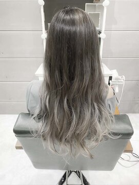 デイズ(days) 根本から中間ブリーチなしアッシュグラデーションカラー