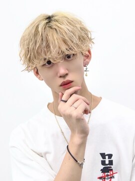 トゥルークリエイション 渋谷(True Creation SHIBUYA) ツーブロックマッシュツイストスパイラルパーマ無造作波巻き王道