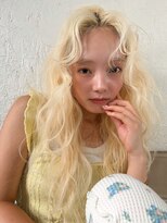 ルーム(Loom.)&nbsp;ケアブリーチ　ブロンド　ハイトーン　ロングヘア
