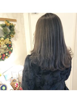 ヘアールーム グリン(Hair room GRin) ダークグレー　髪質改善　ブリーチ　韓国　ダブルカラー