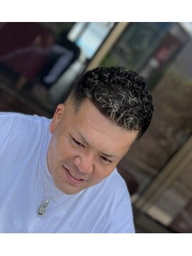 ピシャッとニ代目銀二郎 カーリーパーマ【広島/理容室/古民家バーバー二代目銀二郎】
