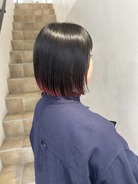 バズ(BUZZ) ぱつっとボブとグラデーションカラー赤★秋山