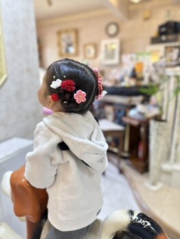 美容室 ティンカーベルの写真/子育て経験ありのスタイリストの接客が心強い！お子様のオモチャもご用意◎ママもキレイになれて大満足♪