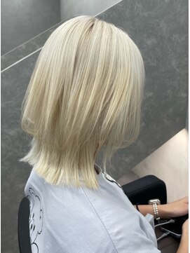 ファイブバイジエクト 堀江(FIVE by The Ect) ホワイトブロンド/インナーカラー/クラゲヘアー