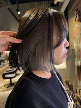 切りっぱなしボブ×イヤリングカラー