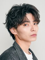 テン 心斎橋(tenn.)&nbsp;メンズセンターパート七三分けパートニュアンスパーマ刈り上げ