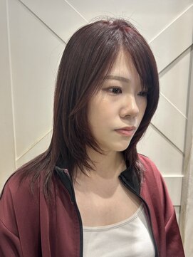 ウリ 横浜(uli) ハッシュミディアムレイヤーカット×レッドブラウンカラー