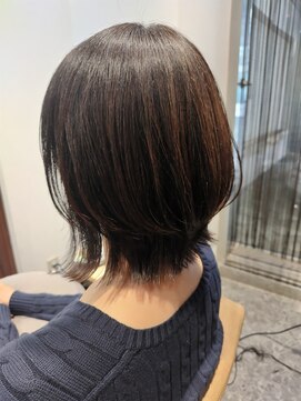 ムーア(MUA) くびれショートボブ