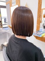 ウタ(uta) 艶感際立つ切りっぱなしボブ