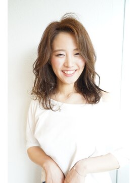 e.m.a プレミアムビューティーサロン 栄駅店(e.m.a PREMIUM BEAUTY SALON) ゆるふわウェーブスタイル