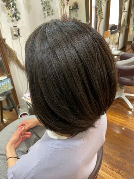 美容室 メザミー MESAMIES 大人きれいなコンサバ系うる艶ショートボブ