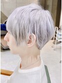シルバーカラーツーブロックマッシュショート　ブリーチカラー