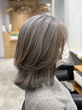 アヴァンス 京橋店(AVANCE) シルバーグレージュ