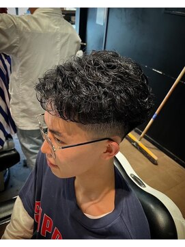 キングスマントーキョー 多摩センター2nd(KINGSMAN TOKYO) 七三分け×パーマスタイル