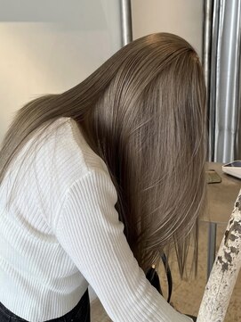 シキ 渋谷(siki) ベージュカラー/ブリーチなしダブルカラー/赤み消し/渋谷/原宿