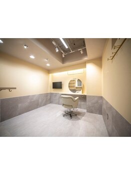 年齢と共に悩むクセや白髪を、女性スタイリストが優しくサポート。リラックスできる空間でキレイを提供◎