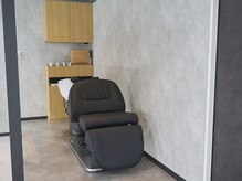 ルスリー 神奈川大和店(Lsurii)の雰囲気（首に負担の少ないシャンプー台[大和駅/髪質改善酸性ストレート]）