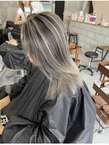 髪屋 紬 【Sera】バレイヤージュ/ハイライト/シルバー