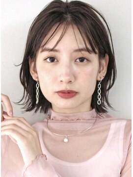サーカス バイ ビュートリアム 青山(CIRCUS by BEAUTRIUM) ボブ　ミディアム　レイヤー　外はね　手入れ簡単　結べるボブ