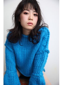 カミーノ(Camino) 顔周りの遊びの毛でアレンジが楽しめるセミロング