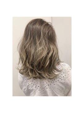 ビーダッシュアヴェダ(B dash AVEDA) グレージュミディアム