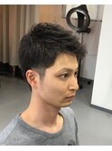 前髪上げツーブロックスタイル。