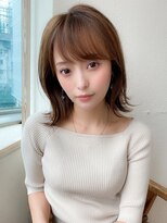 小顔 外ハネ ミディアム ひし形シルエットくびれミディ ベージュ