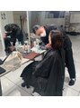 ルポ(LUPO) ヘアメイクもやります。骨格補正カットには必要ですね!