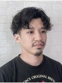 メンズセンターパートアップバング無雑作スパイラルパーマ