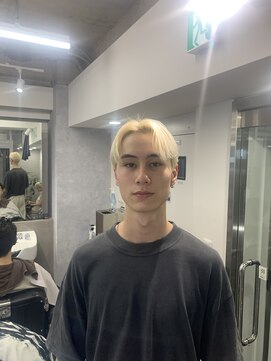 クロムトウキョウ ザ バーバー ネオン 新宿店(CHROM TOKYO the Barber ne/on) 韓国風センターパート