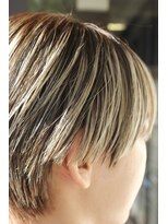 オーオ シカシカ(OOO YY)&nbsp;ショートヘア×ランダムなローライト、デザインカラー