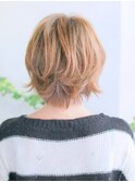カジュアルなハネ感ショートスタイル
