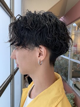 フィフス(fifth) ツイストスパイラルパーマツーブロックセンターパートメンズヘア