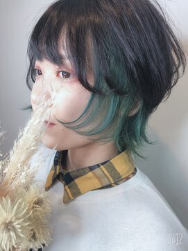 シーデン(C-den) 人気！ウルフカット×インナーカラー× イルミナ×グリーン