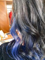 ヘアーメイク リタ(hair make Rita)&nbsp;ブルーブラックにブルーのインナーカラー