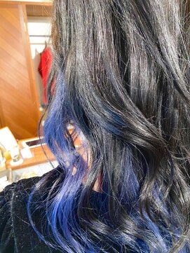 ヘアーメイク リタ(hair make Rita) ブルーブラックにブルーのインナーカラー