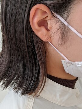 リック(LiC) 外ハネボブ　インナーカラー　ベージュ　ボブショート