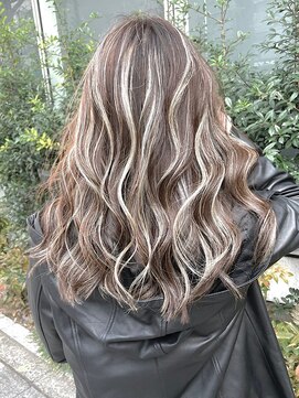 ユニー(uniii) ベース暗めコントラストハイライト