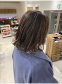 ハイライトカラー外ハネミディアムくびれヘア