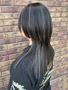 シエスタ(SIESTA) ウルフ　ハイライト　顔周りレイヤー　黒髪　デザインカラー