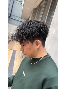 クオンヒール 堺筋本町店(QUON HEAL) スペインカール/スパイキーショート/フェザーパーマ/刈り上げ