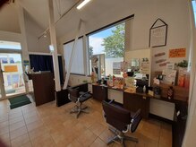 ココデカラー 豊栄店(COCO de COLOR)の雰囲気（ドライスペースにはヘアケア商品を多数ご用意致しました）