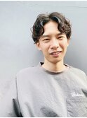 メンズセンターパート遊びパーマ