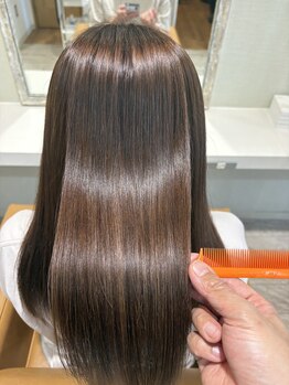 ヘアーアンドケア アミティエ(HAIR&CARE amitie)の写真/染めるたび、髪に本来のツヤ。40代50代からの「髪質改善オーガニック白髪染め」で、10年後も美しく輝く髪へ