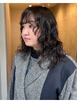 ロッカヘアエジェ(ROCCA hair eje.)&nbsp;シースルーバング×ナチュラルウェーブダークアッシュ