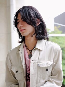 オーオ シカシカ(OOO YY) フェミニンミディボブ×パーマ