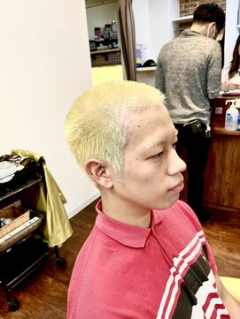 リアン(Le Lien) 金髪ボウズ