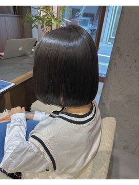 コメル(comeLe) 【colorist kina】ぱつっとボブ