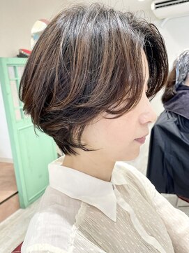 ヴォロンテ(volonte) ボディパーマとバレイヤージュで作るやわらかショートスタイル