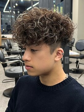 エルマーク 枚方(L-MARK) スペインカールスパイラルパーマツイストパーマフェード短髪